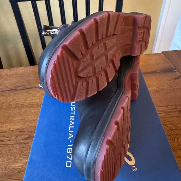 Blundstone Black and Red Boots - Picture 3 of 11